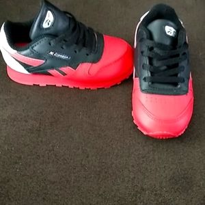 Reebok Toddler Size 7 Blk Red & white